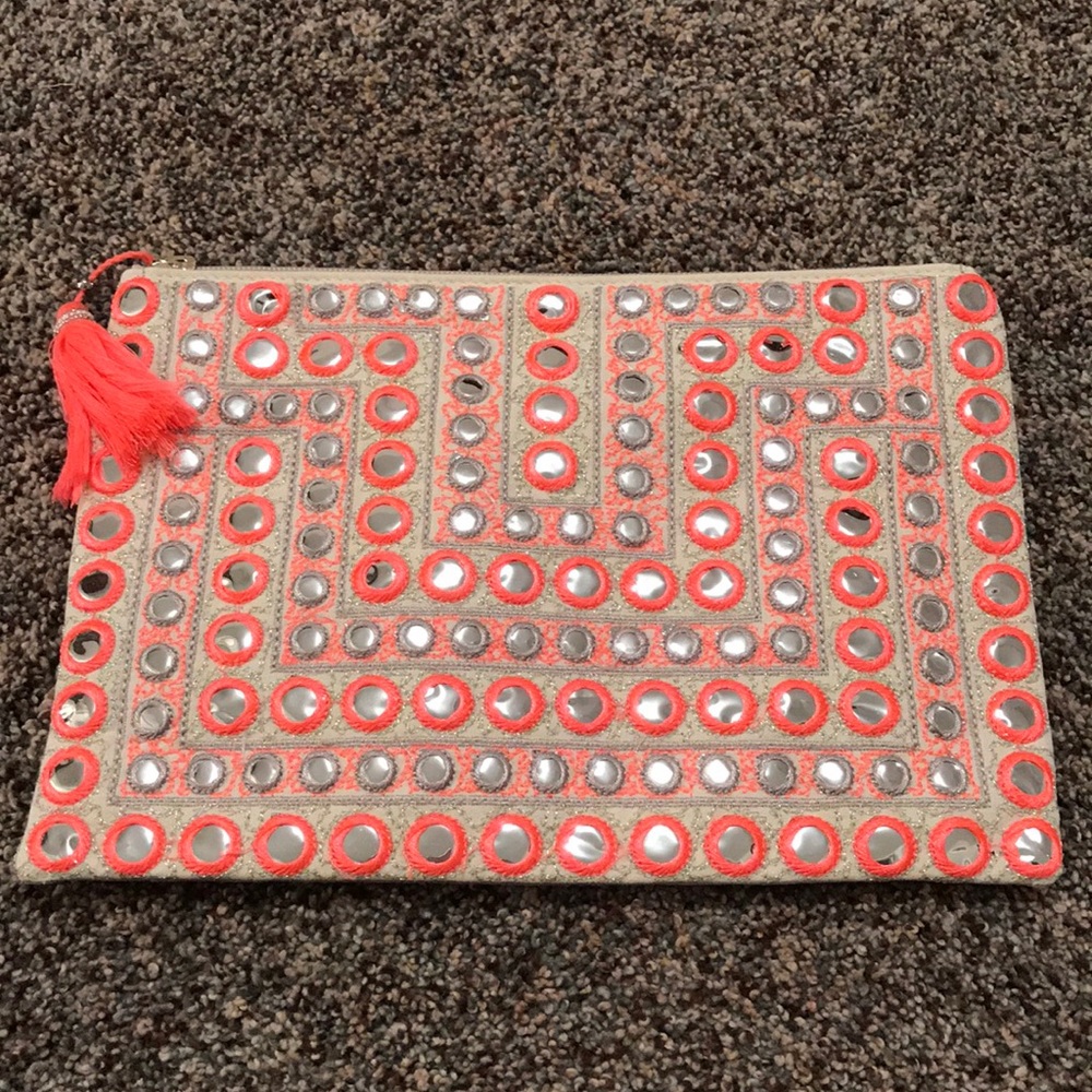 Large wristlet